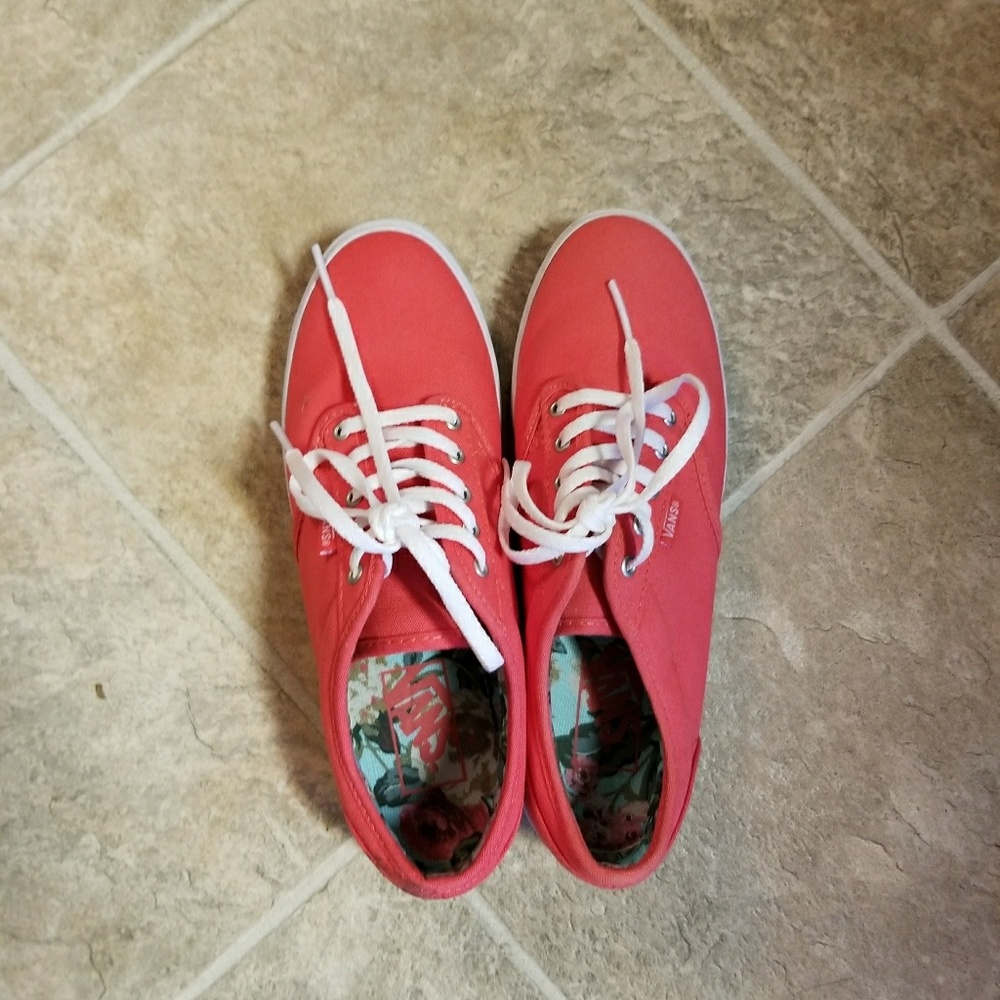 Vans tennis shoes